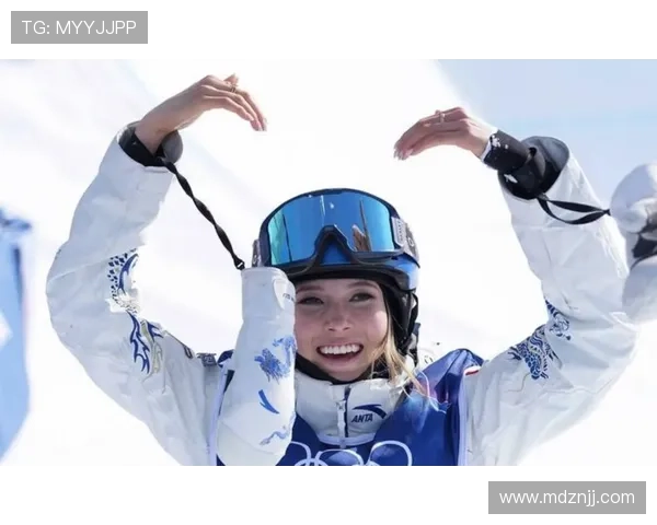 谷爱凌亮相旧金山春节大游行 担任荣誉总指挥 谷爱凌亮相旧金山春节大游行 担任荣誉总指挥